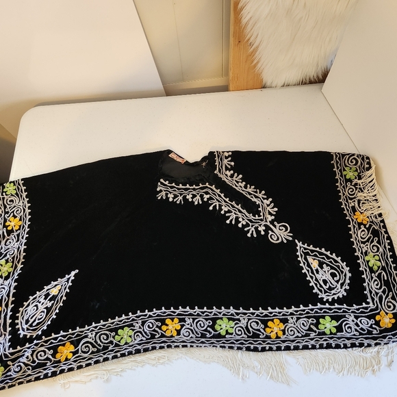 Vintage Black Velvet Fringe Poncho Scarf Embroidered Boho Western Womens 70s 90s - Picture 8 of 12